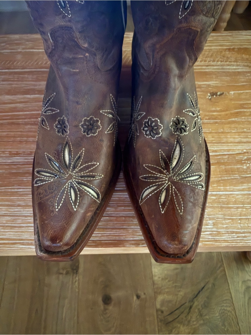 Shyanne Brown Floral Embroidered Western boots - Picture 4 of 7